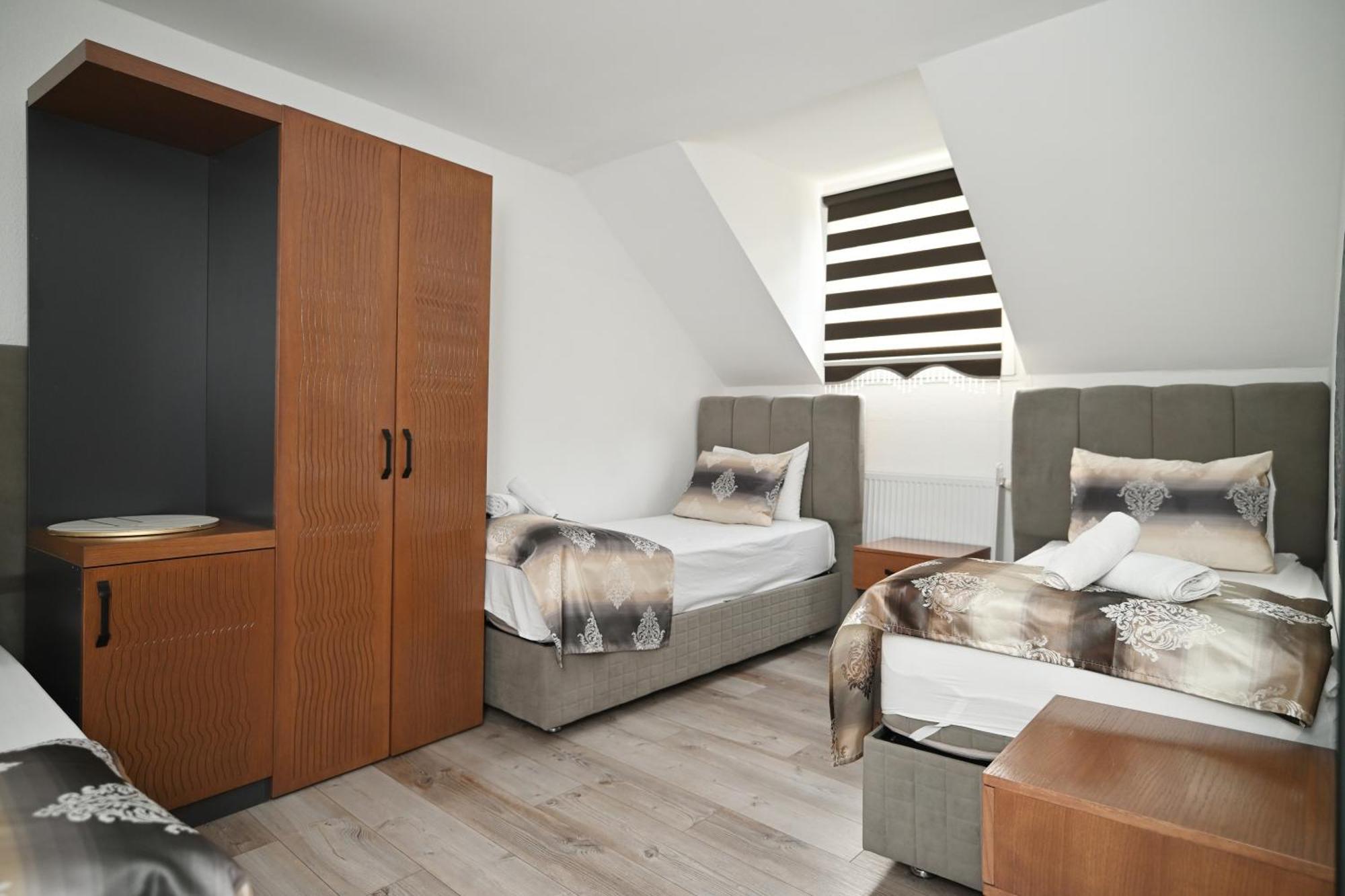 Kispet Deluxe Hotels&Suites Oberhausen  Bagian luar foto