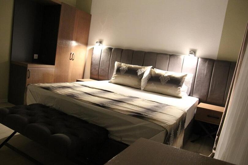Kispet Deluxe Hotels&Suites Oberhausen  Bagian luar foto